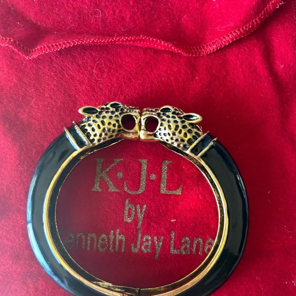 Vintage KJL Gold-Tone Jaguar Head Black Enamel Hinged Bangle Bracelet - Picture 2 of 5